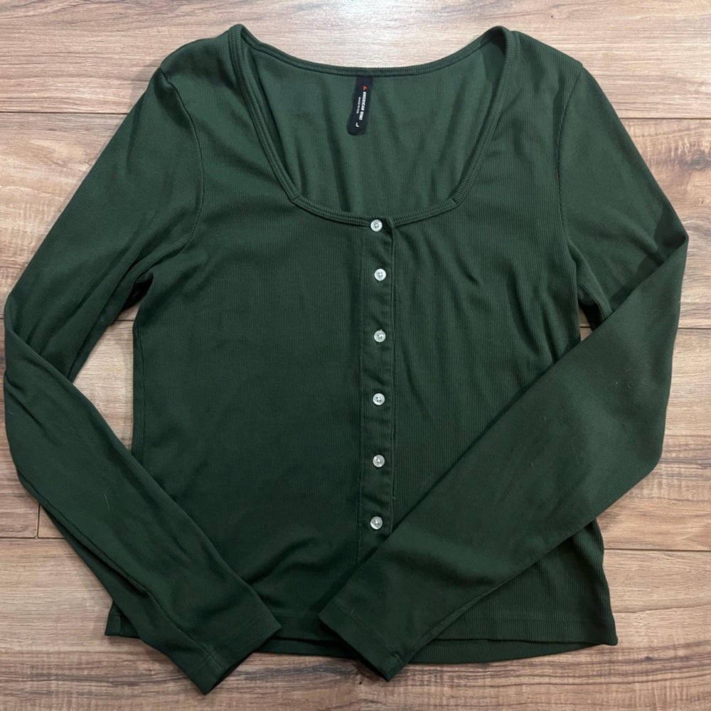 American Giant Luxe Rib Buttoned Top/cardigan in green moss.